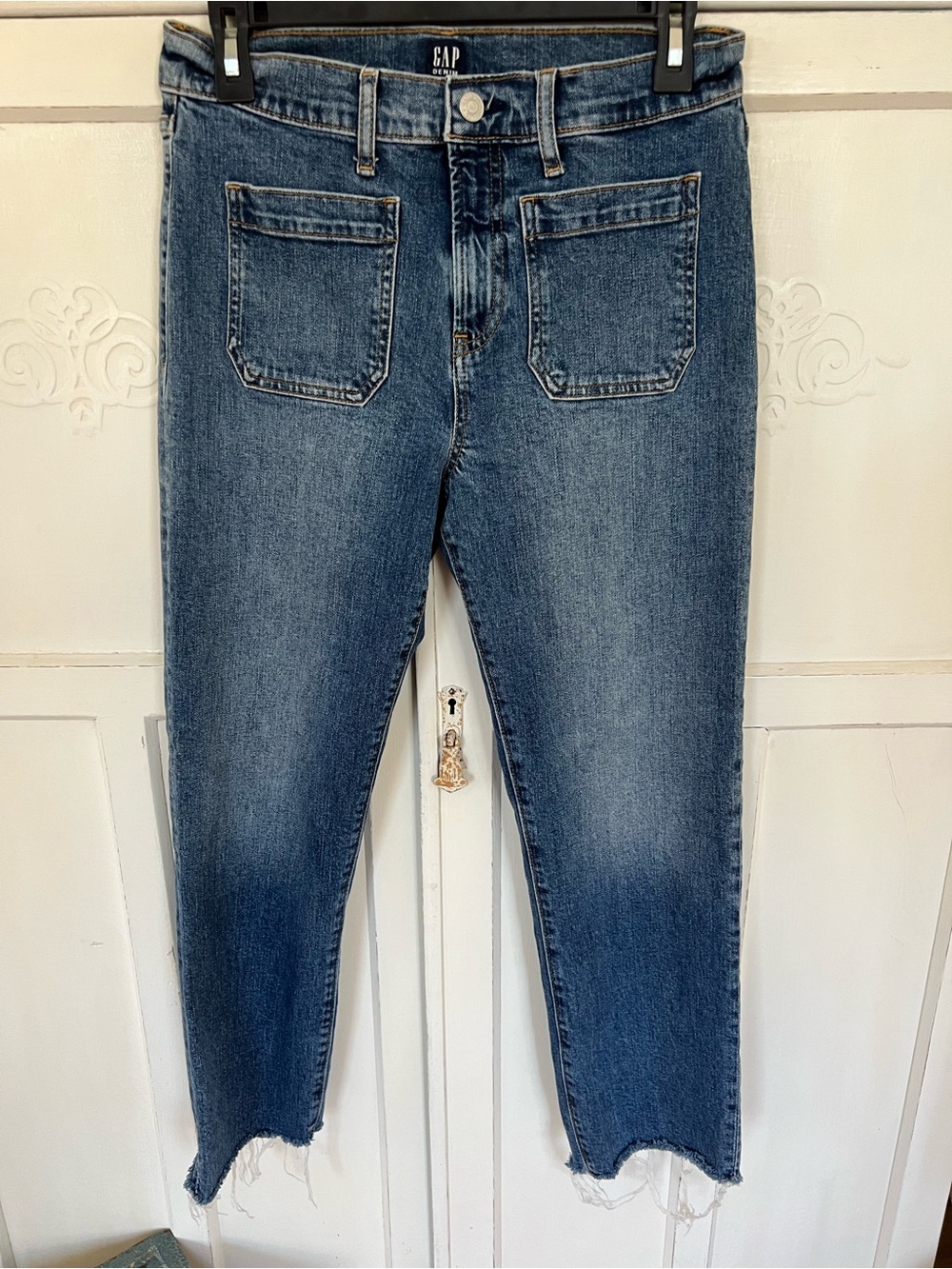 Gap Cheeky Straight Patch Pocket High-rise Cropped MediumIndigo Jeans 
Size 8/29